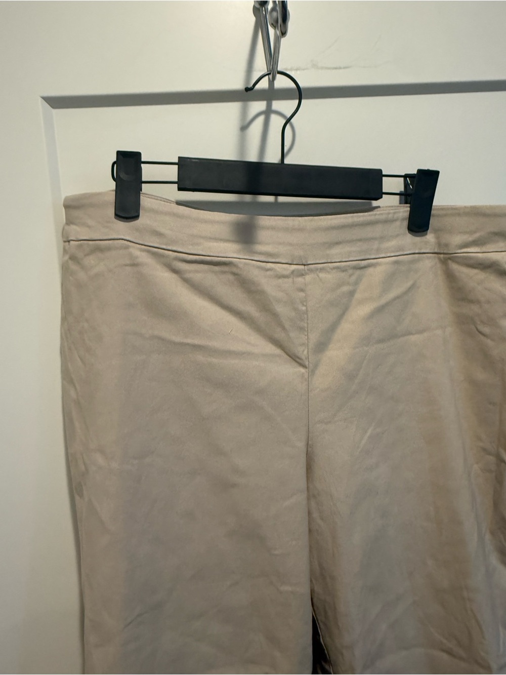 Beige Cropped Pants - Picture 3 of 5